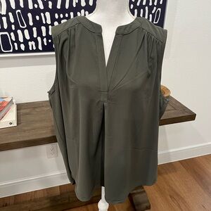 EUC Women’s Skies Are Blue Sleeveless Shell - 1X - Olive